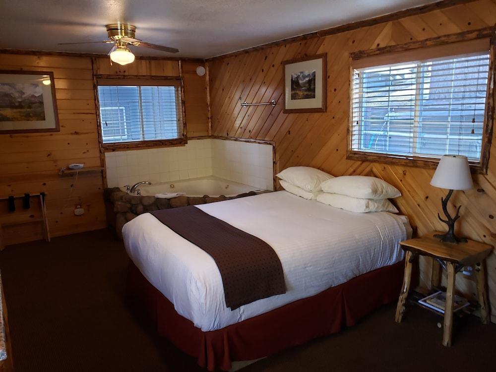 Big Bear Frontier Lodge *