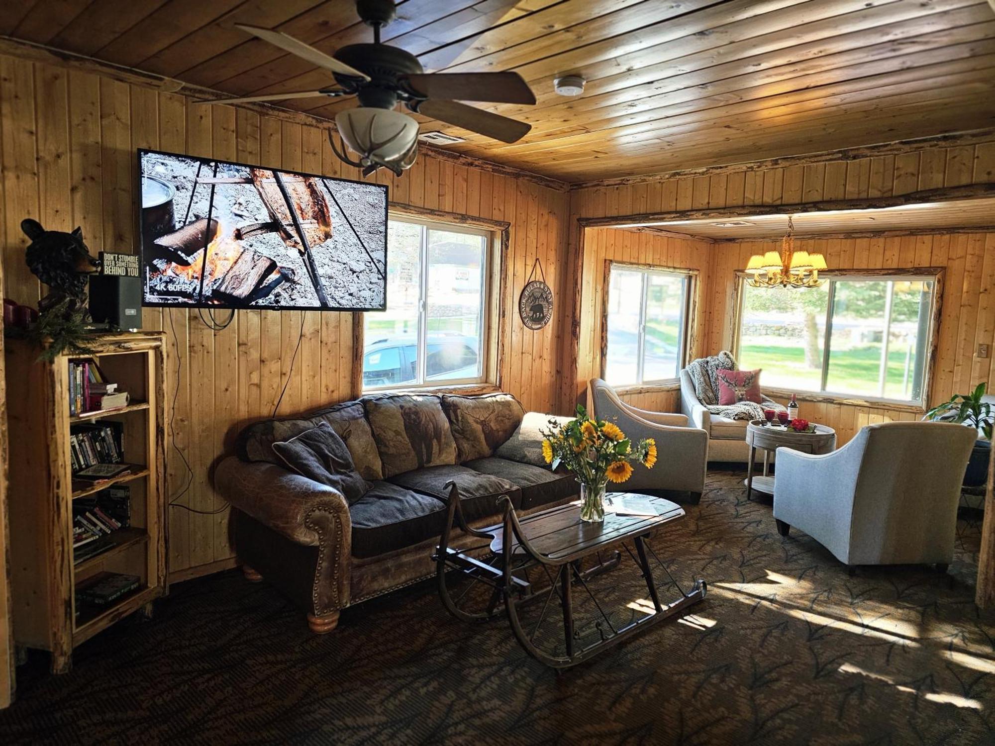 Big Bear Frontier Lodge *