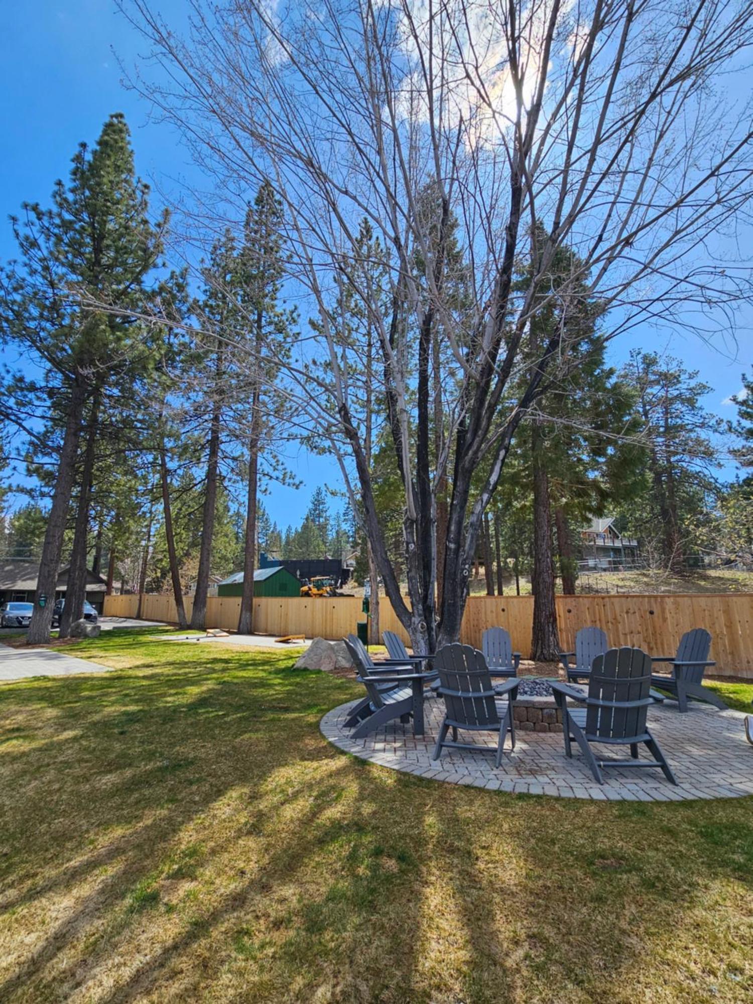 Big Bear Frontier Lodge *